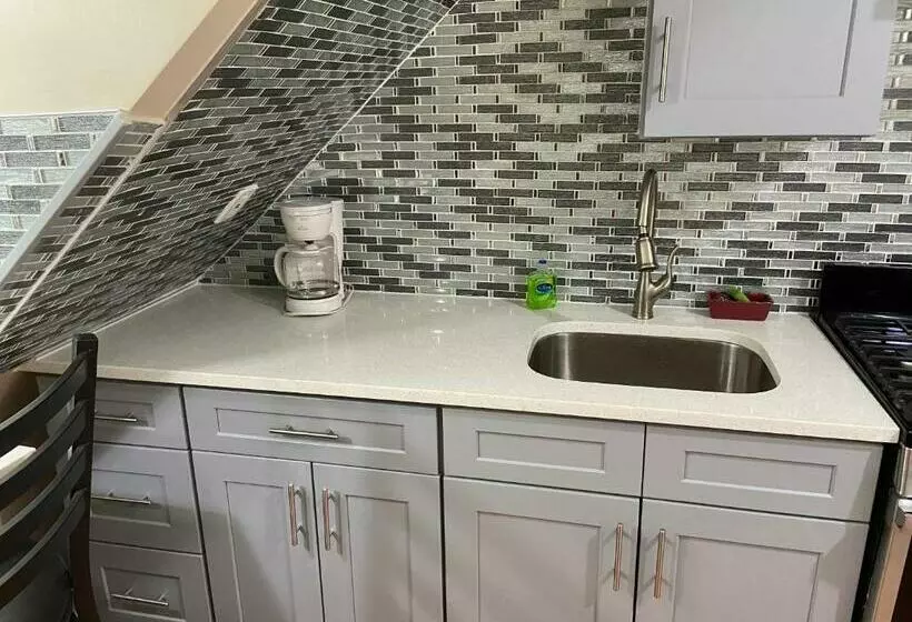 پانسیون A Great Room In Queens
