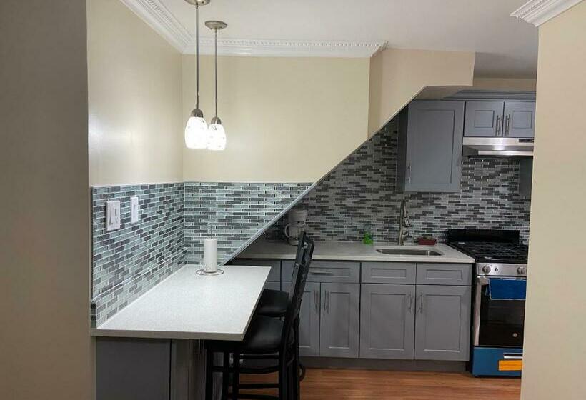 膳宿费 A Great Room In Queens