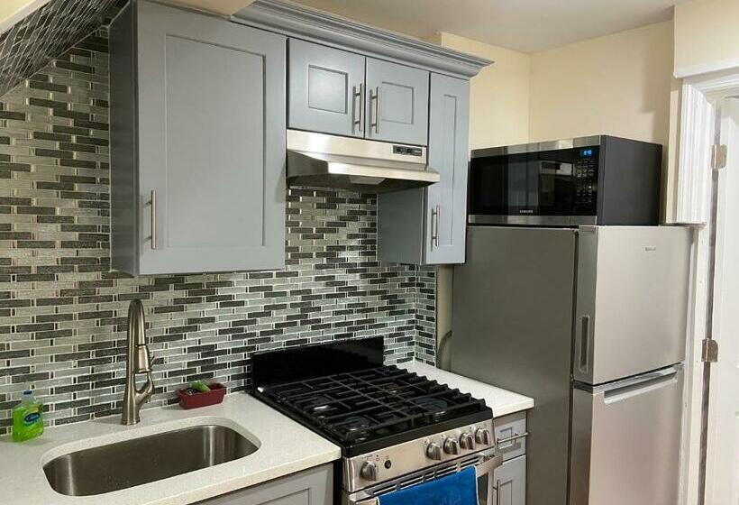 膳宿费 A Great Room In Queens