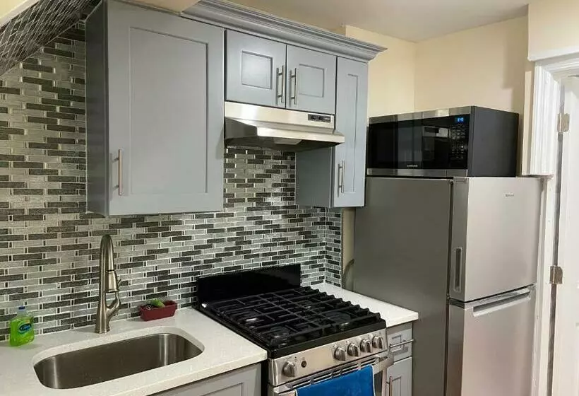 پانسیون A Great Room In Queens