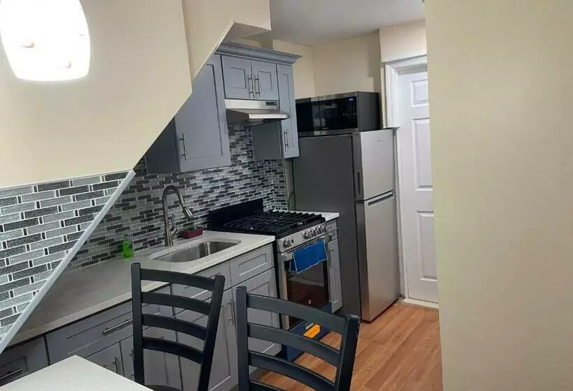 پانسیون A Great Room In Queens