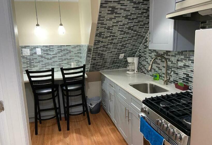 膳宿费 A Great Room In Queens