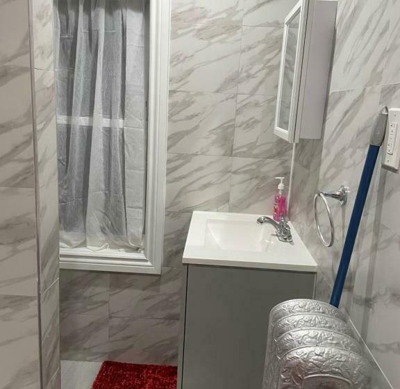 膳宿费 A Great Room In Queens