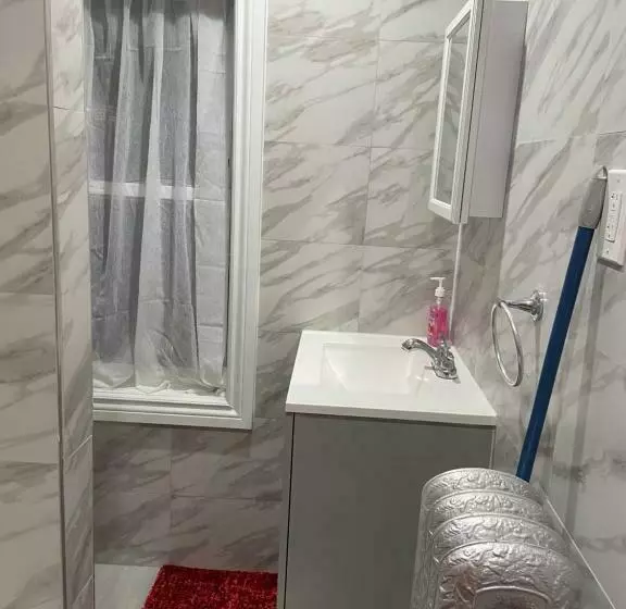 پانسیون A Great Room In Queens