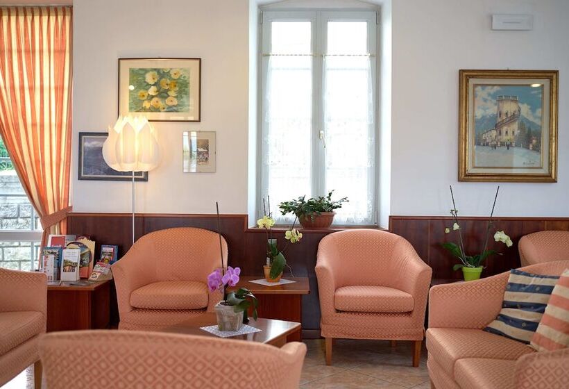 호텔 Albergo Al Salus