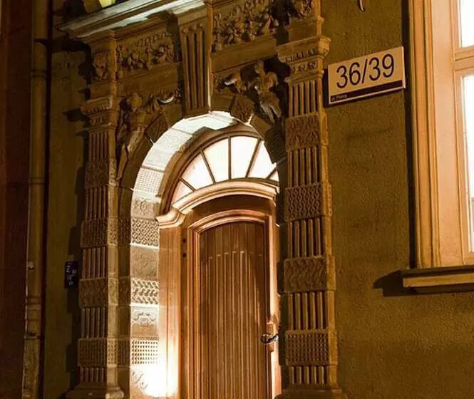 בית מלון כפרי Artus Old Town