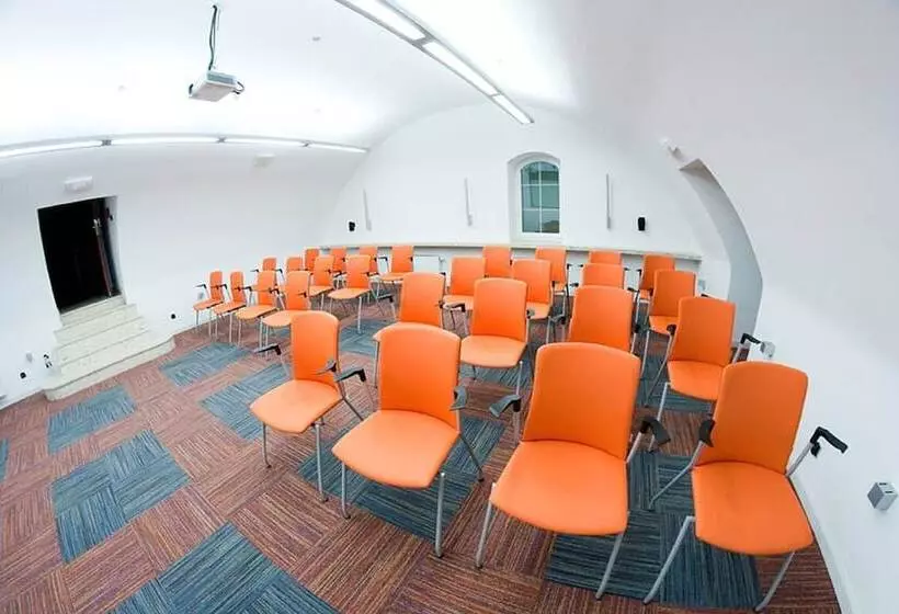 בית מלון כפרי Artus Old Town