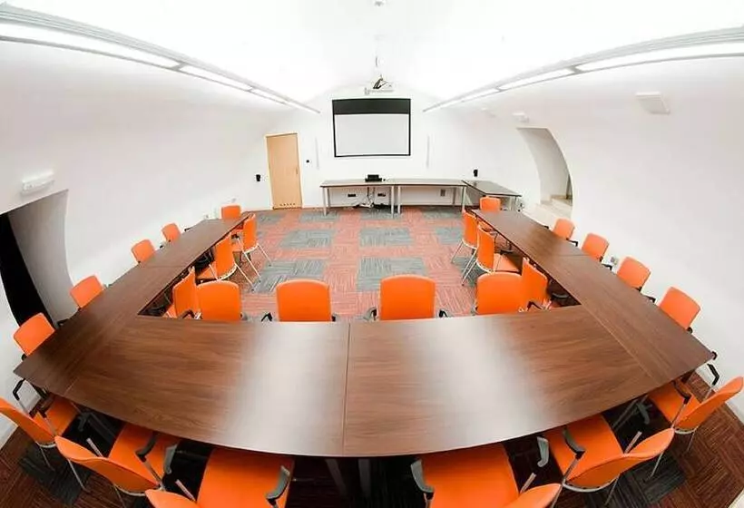 בית מלון כפרי Artus Old Town