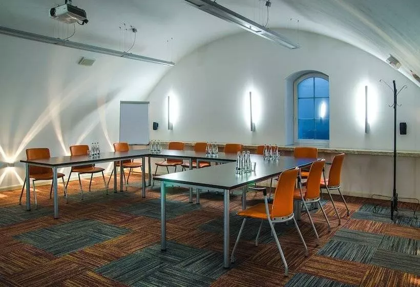 בית מלון כפרי Artus Old Town