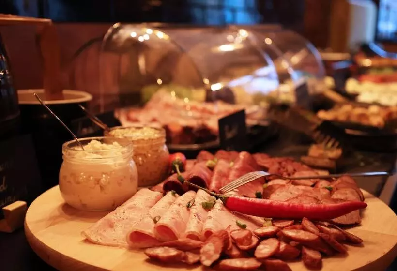 בית מלון כפרי Artus Old Town