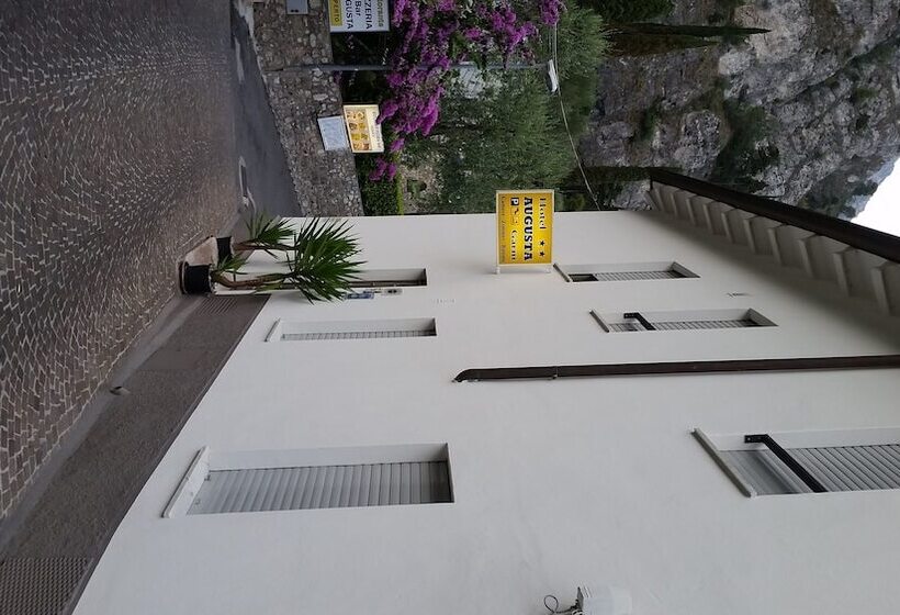 فندق Augusta Garnì