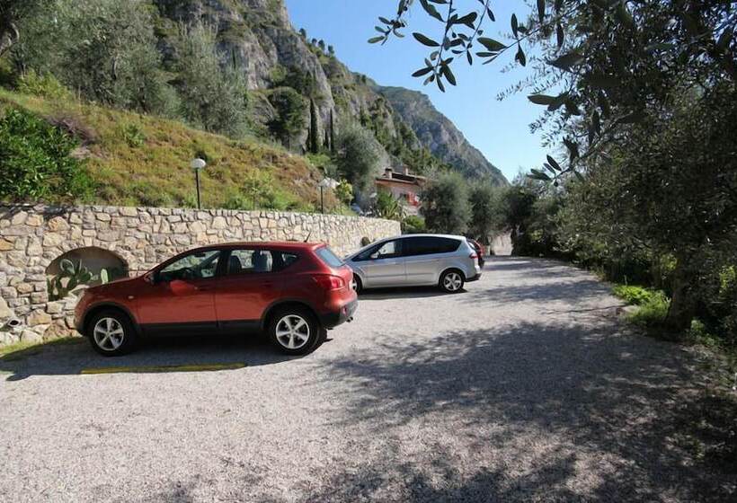 فندق Augusta Garnì