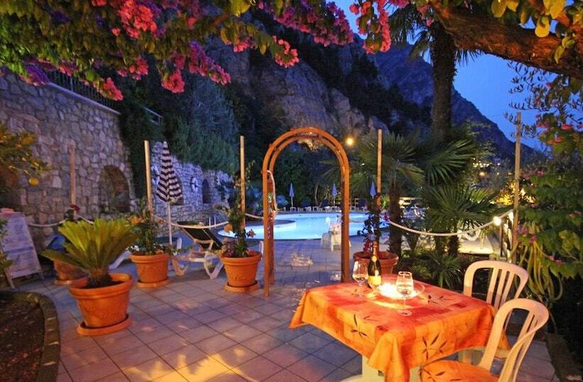 فندق Augusta Garnì