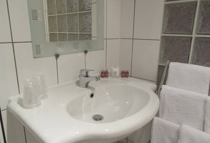 هتل De La Bastide