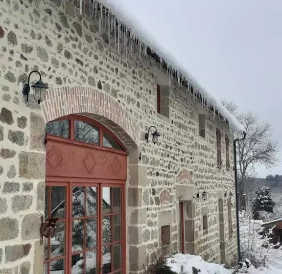 Aamiaismajoitus (B&B) Auverg Nature Chambre Auvergnate