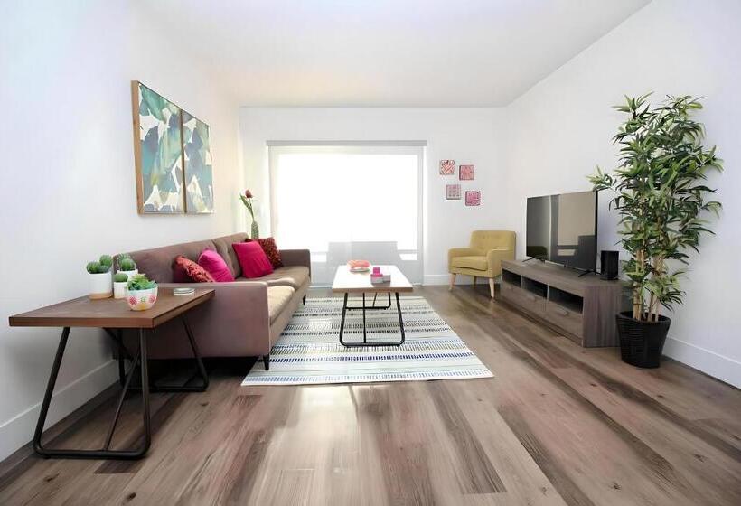 Los Angeles Premium Suites With Free Parking