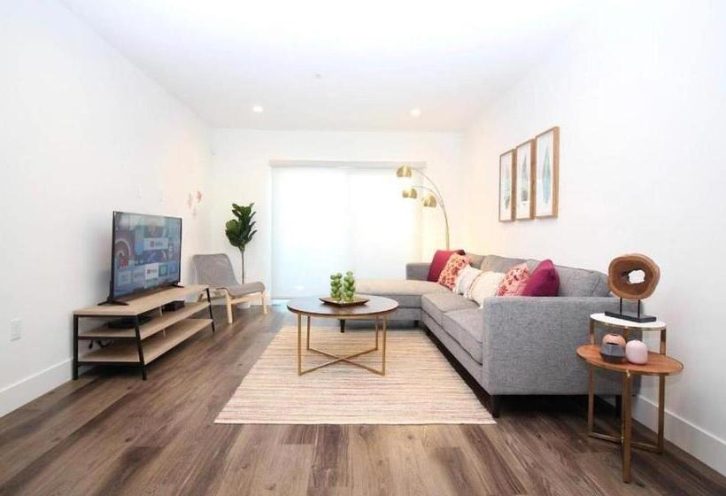 Los Angeles Premium Suites With Free Parking