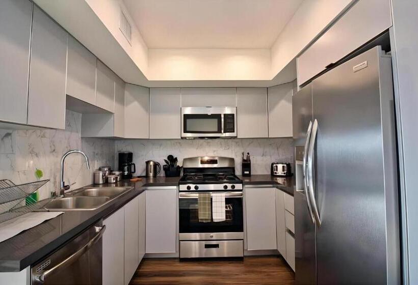 Los Angeles Premium Suites With Free Parking