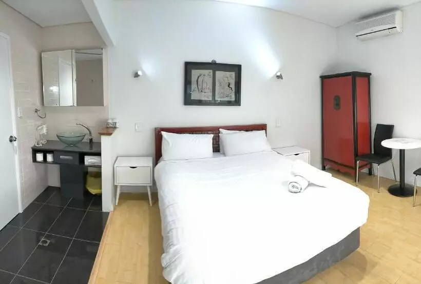 Dunsborough Apartments & Suites