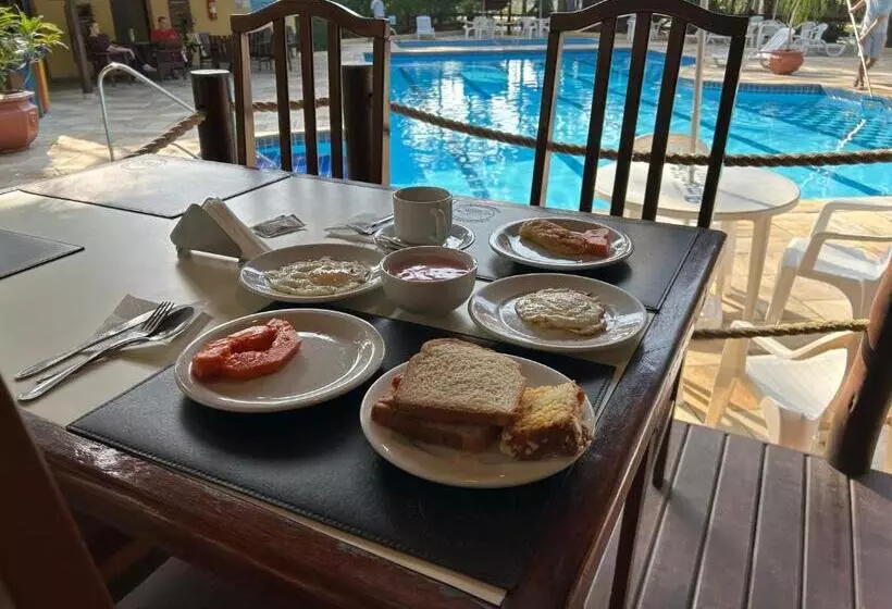 Fabuloso Flat 243 Amarílis 2 Piscinas Climatizadas, Sky 170 Canais Carregador Veiculo Elétrico Rivie