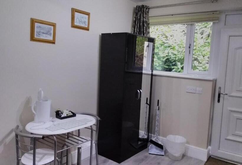 Pansiyon Windermere Studio Rooms With Free Car Parking Onsite