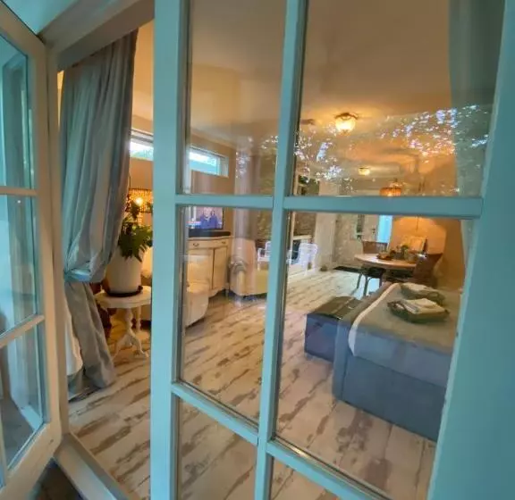 Aamiaismajoitus (B&B) De Vijverkamer     Privé Diner Op De Kamer Mogelijk!!