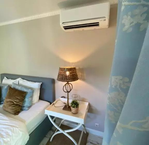 Aamiaismajoitus (B&B) De Vijverkamer     Privé Diner Op De Kamer Mogelijk!!