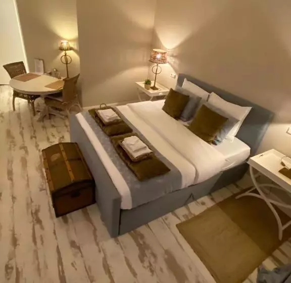 Aamiaismajoitus (B&B) De Vijverkamer     Privé Diner Op De Kamer Mogelijk!!