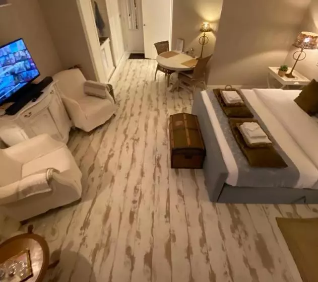 Aamiaismajoitus (B&B) De Vijverkamer     Privé Diner Op De Kamer Mogelijk!!