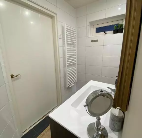 Aamiaismajoitus (B&B) De Vijverkamer     Privé Diner Op De Kamer Mogelijk!!