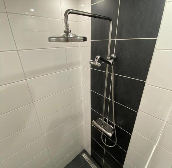 Bed and Breakfast De Vijverkamer     Privé Diner Op De Kamer Mogelijk!!