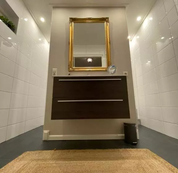 Aamiaismajoitus (B&B) De Vijverkamer     Privé Diner Op De Kamer Mogelijk!!