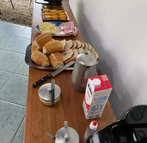 ペンション Bahan Pousada