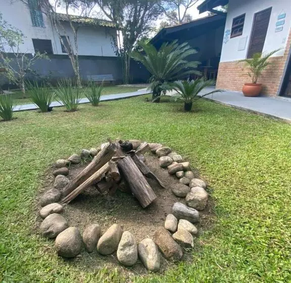 ペンション Bahan Pousada