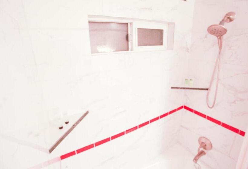 The Diamond At Kingston East