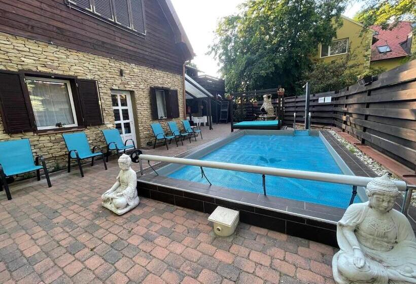 پانسیون Penthouse Privát Jakuzzival Smeraldo Villa