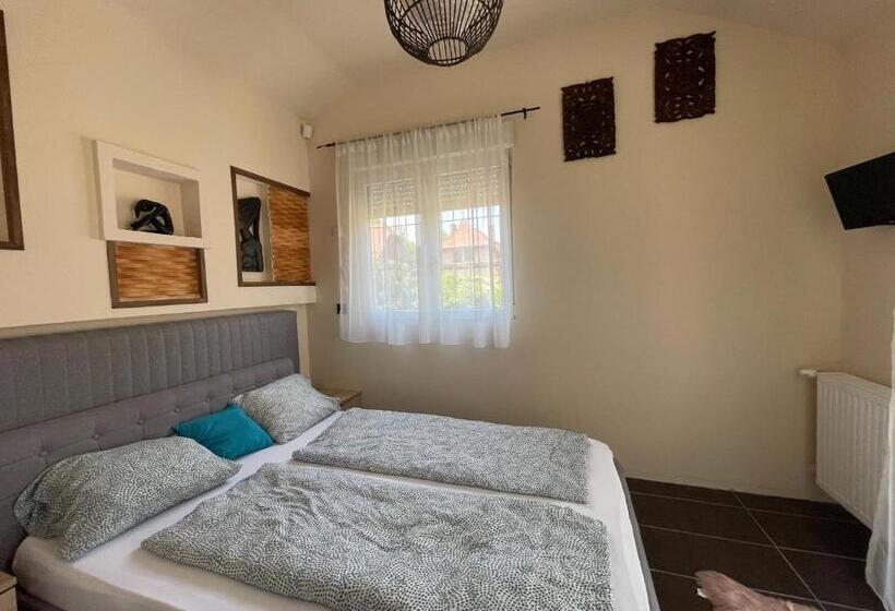 پانسیون Penthouse Privát Jakuzzival Smeraldo Villa