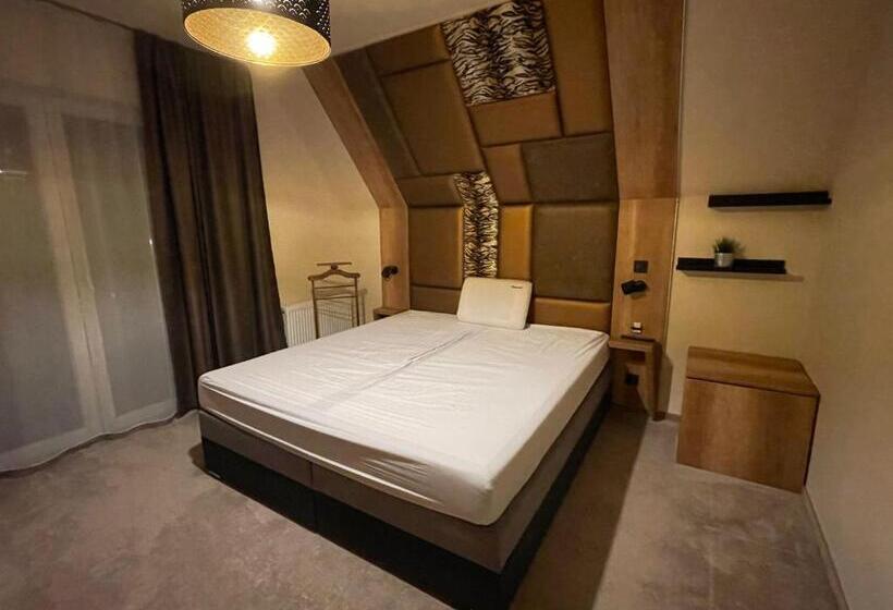 پانسیون Penthouse Privát Jakuzzival Smeraldo Villa