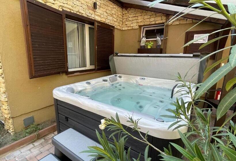 پانسیون Penthouse Privát Jakuzzival Smeraldo Villa