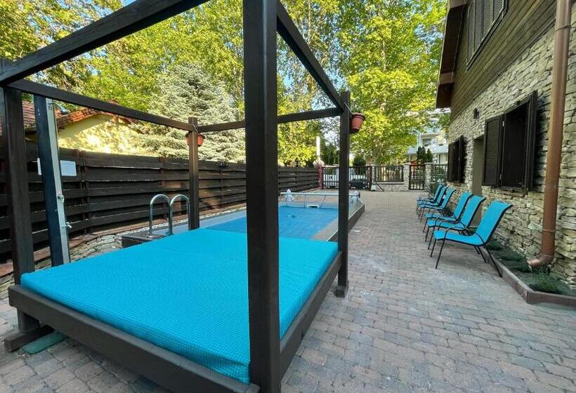 پانسیون Penthouse Privát Jakuzzival Smeraldo Villa