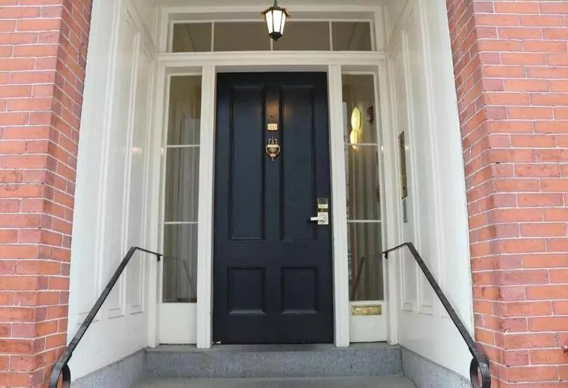 Comfy Beacon Hill Studio Great For Work Travel #7