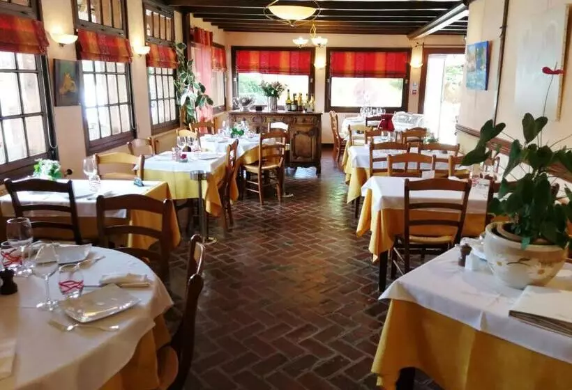 Majatalo Auberge Du Vieux Tour