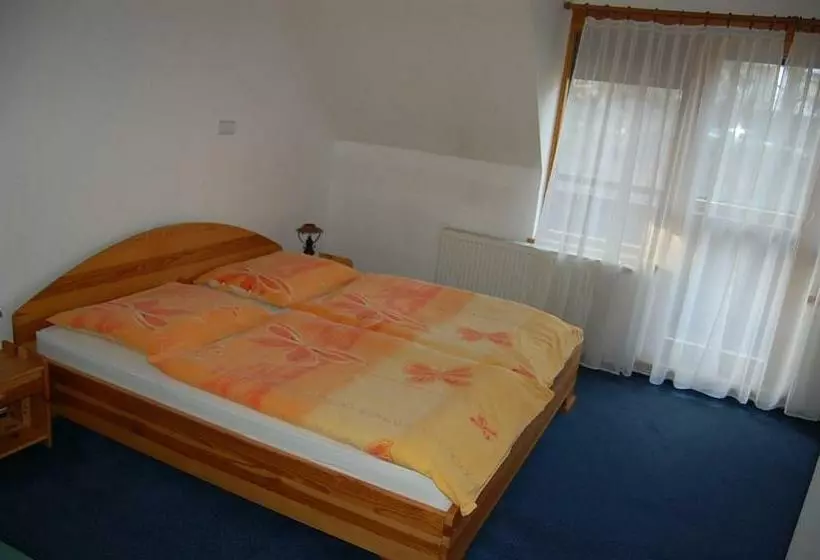 リゾートホテル Penzión Teniscentrum