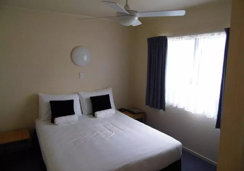 Dolphin Motel