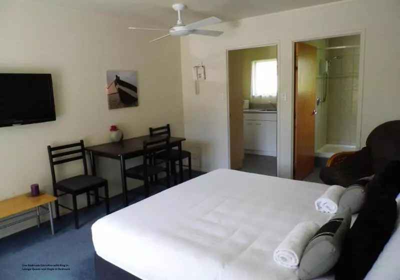 Dolphin Motel