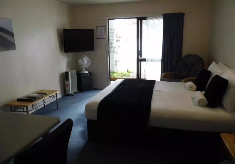 Dolphin Motel