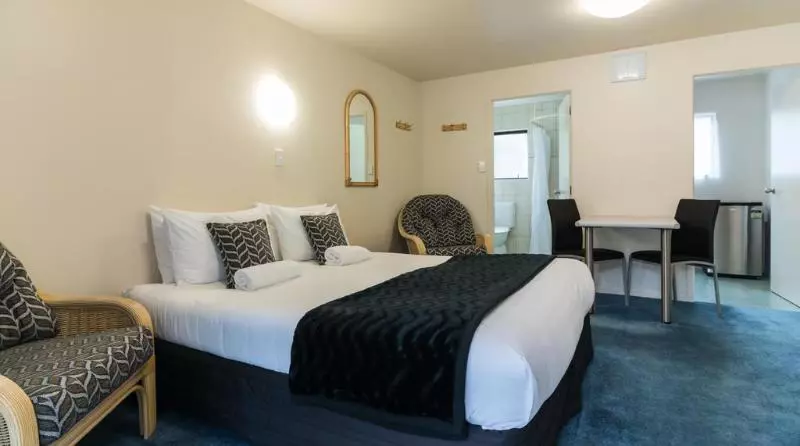 Dolphin Motel