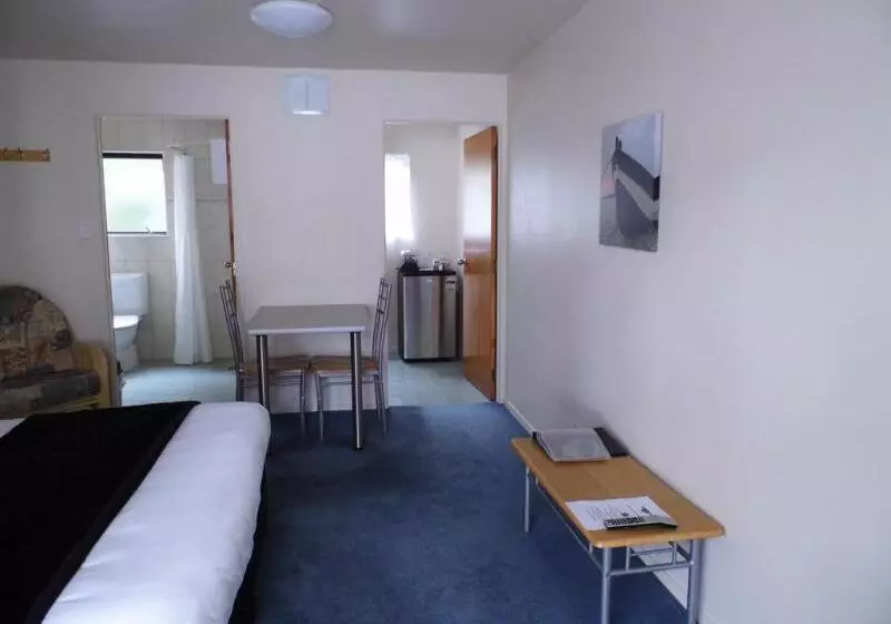 Dolphin Motel