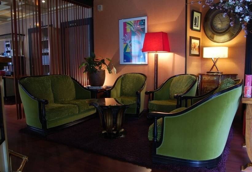 Hotel Hôtel Du Trosy Clamart