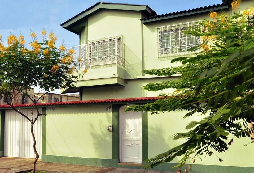 Hotel Jeshua Simmonds